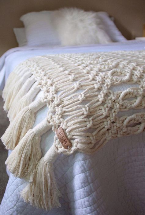 https://youtu.be/BMBU9BCUwd8 Macrame Bed, Crochet Blanket Free, Patterns Ideas, Boho Macrame, Crochet Patterns Free Blanket, Macrame Ideas, Bed Base, Macrame Design, Free Patterns