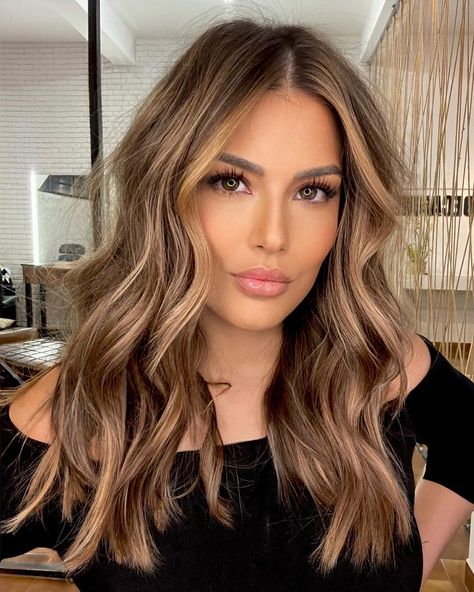 Caramel Money Pieces On Dark Hair, Highlights For Green Eyes, Neutral Caramel Balayage, Chriselle Selling Sunset Hair, Caramel Hair With Blonde Highlights Golden Brown Low Lights, Butterscotch Brown Hair, Auburn Balayage Copper, Summer Hair Brunette, Mom Fits