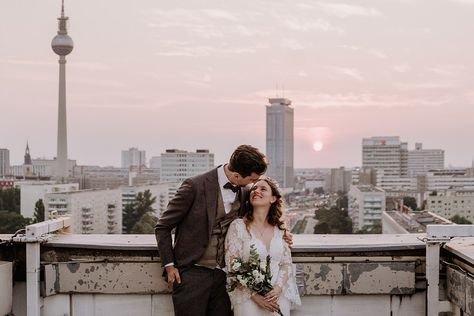 couple at wedding in Berlin is snuggling infront of the skyline with Fernsehturm captured by hochzeitslicht wedding photographer Berlin, Emotional Wedding Photography, Wedding Photography Pricing, Wedding Information, Authentic Wedding, Photography Pricing, Wedding Dance, Wedding Videos, Wedding Video
