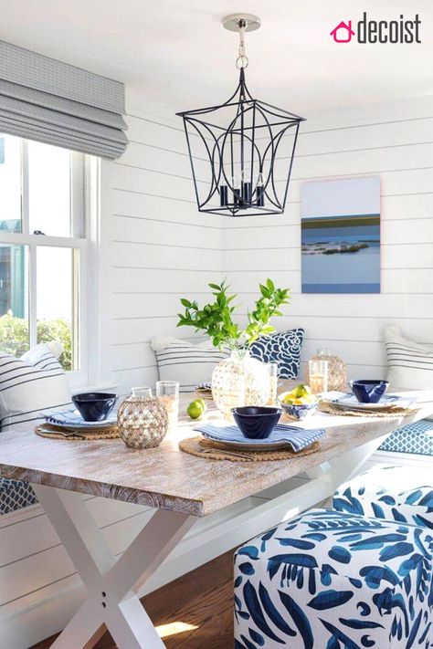 A cozy breakfast nook is an easy way to spend time with your loved ones in the kitchen. If you had one growing up in your childhood home, there’s no way you would pass up having one in your current home. Be inspired by these 8 breakfast nook ideas! // Kitchen Ideas // Breakfast Nook // Cozy Kitchen Designs Driftwood Dining Table, Coastal Dining, Haus Am See, Coastal Interiors Design, Beach House Kitchens, Simple Wall Decor, Interior Design Color, Beach House Interior, Coastal Interiors