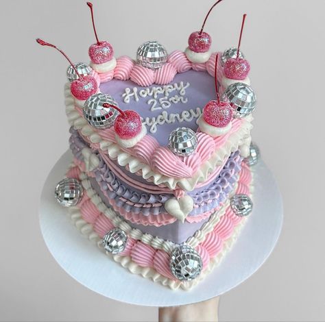 Small heart shaped vintage birthday cake with pink and purple frosting and disco ball decorations Buttercream Cake Ideas, Birthday Fancy, Comic Cake, Hen Party Cakes, Disco Cake, Heart Birthday Cake, 25th Birthday Cakes, Vintage Birthday Cakes, Pink Disco