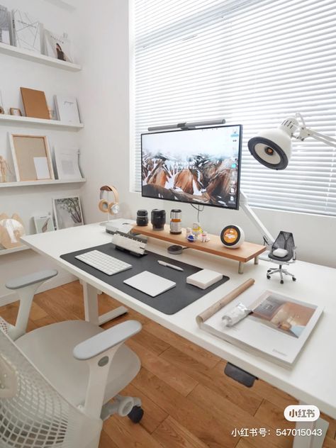 Study Room Decor Standing Desk, Home Office Desk White, Trotten Desk Setup, White Minimalist Desk Setup, Work Station Ideas Home Minimalist, Standing Desk Ideas Home Office, Work Desk Decor Minimalist, White Standing Desk Setup, Office Decor White Desk