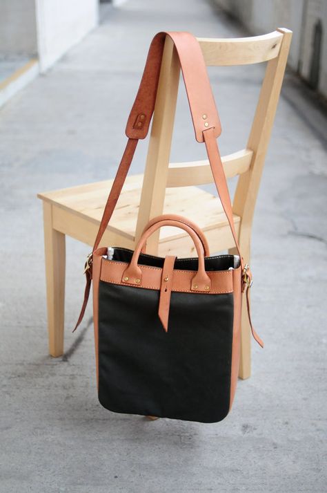 Tote Bag Summer, Canvas Leather Tote Bag, Tan Leather Bag, Canvas Leather Tote, Diy Leather Bag, Canvas Leather Bag, Leather And Canvas, Bag Summer, Leather Gifts