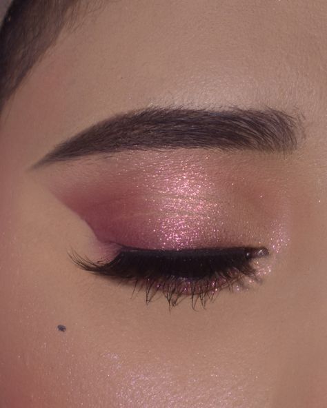 Get ready to swoon over this soft pink glam eye makeup! 💕 It’s the perfect combo of elegance and femininity. 💖✨ Perfect for a romantic night out or a special occasion. 🌸 Get that dreamy look with soft, blendable shades. 👀✨ #SoftPinkGlam #EyeMakeup #GlamGameStrong #beauty #eyeshadow #makeup #eyeshadowpalette #makeuplife #beautycommunity #beautyinfluencer #eyelooks #eyemakeuptutorial #glammakeup #eyemakeup #hack #makeupideas #mua Pink Glam Eye Makeup, Pink Eyeshadow Aesthetic, Soft Pink Eyeshadow Looks, Soft Glitter Eye Makeup, Simple Pink Makeup, Eyeshadow Looks Pink, Pink Glitter Eye Makeup, Soft Pink Glam, Eyeshadow Looks For Brown Eyes