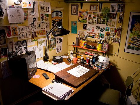 my studio: the analog room by Mr. Biggs, via Flickr Home Art Studios, Cozy Study, Artist Workspace, Bilik Idaman, Art Studio Space, Art Studio Room, Art Studio Design, Drawing Table, Art Studio At Home