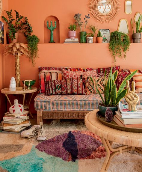 Rainbow Backsplash, Jungalow Bedroom, Jungalow Decor, The Jungalow, Shaped Kitchen, Home Essence, Justina Blakeney, Deco Retro, Eclectic Living Room