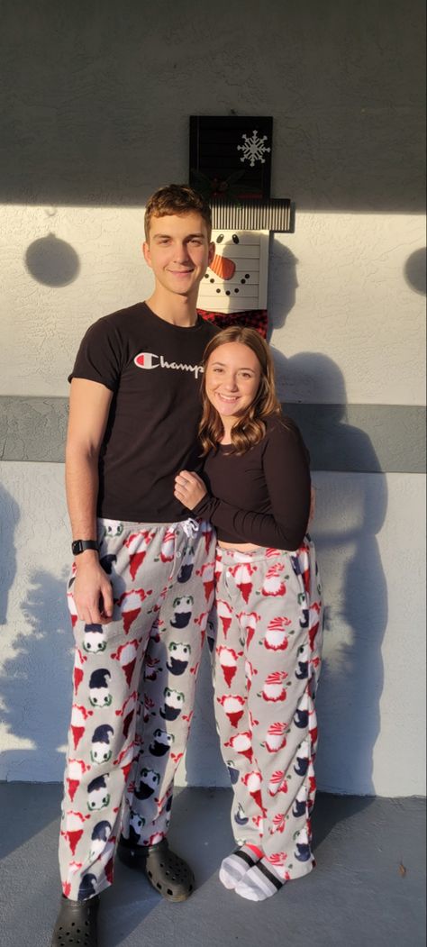 Matching Couple Pajamas Aesthetic, Matching Pyjamas Couple Christmas, Party Short Hairstyles, Relo Goals, Pjs Ideas, Couple Christmas Pajamas, Matching Christmas Pajamas Couples, Matching Pajamas For Couples, Couples Movie Night