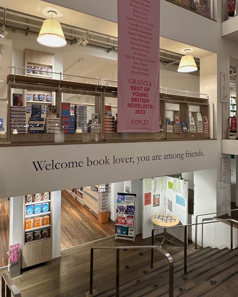 Book Shopping Aesthetic, Book Lovers Aesthetic, London Bookstore, Book Hangover, Book Pictures, Reading Motivation, London Baby, Book Annotation, Book People