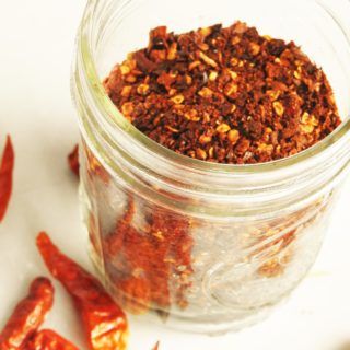 Homemad Thai Chili Powder - Healthy Thai Recipes Starbucks Dragon Drink, Chili Powder Recipe, Dragon Drink, Chili Seasoning Recipe, Hot Pepper Recipes, Thai Peppers, Healthy Thai Recipes, Thai Chili Pepper, Thai Beach