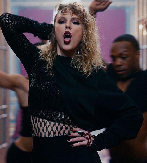 Taylor swift lwymmd look what you made me do music video aesthetic black outfit reputation era Taylor Swift Look What You Made Me Do Aesthetic, Taylor Swift Look What You Made Me Do Mv, Taylor Swift Reputation Look What You Made Me Do, Look What You Made Me Do Music Video, Reputation Aesthetic Outfits, Look What You Made Me Do Outfits, Taylor Swift Look What You Made Me Do, Lwymmd Music Video, Taylor Swift Lwymmd