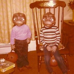 Tumblr, Vintage Bizarre, Halloween 80s, Vintage Halloween Photos, Creepy Vintage, Vintage Halloween Costume, Halloween Photo, Two Of A Kind, Halloween Vintage