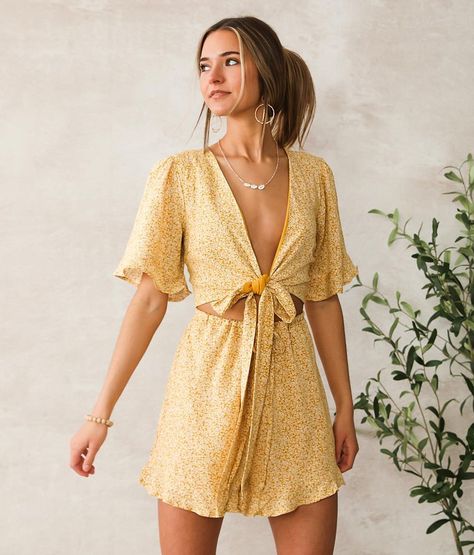 Willow & Root Ditsy Floral Print Romper - Women's Rompers/Jumpsuits in Mustard | Buckle Mustard Yellow Summer Dress, Summer 2024 Dress Trends, Beige Casual Outfit, Boho Romper Outfits, Vintage Romper Pattern, Pool Party Outfit Ideas, Outdoor Party Outfit, Outdoor Party Outfits, Womens Rompers