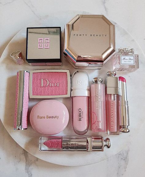 Dior lipoil, Dior lipstick, Dior blush, Dior backstage, Dior makeup, Fragrance collection, Pinterest inspiration, coquette, pink aesthetic
#dioraddict #diorbeauty #Dior #diormakeup #DiorBeautyLovers #DiorLipstick #diorlipmaximizer #MakeupMess #Makeup #minimalmakeup #MakeupFavorites #howtobeauty #beautybloggers #beautylovers #aesthetistt Preppy Makeup, Flatlay Makeup, Dior Lip Glow, Makeup Bag Essentials, Makeup Needs, Dior Makeup, Fancy Makeup, Makeup Obsession, Luxury Makeup