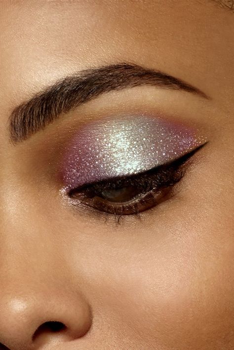 Stila Glitter And Glow, Liquid Eye Shadow, Stila Cosmetics, Cosmetic Glitter, Full Face Makeup, Liquid Eyeshadow, Glitter Eyeshadow, Beauty Favorites, Eyeshadow Looks