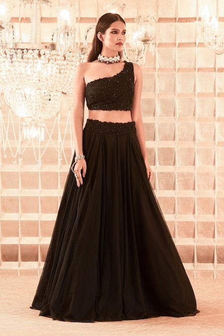 Hand Embroidered Lehenga Set Black Net Lehenga, Bridesmaid Dresses Indian, Lehenga Bridesmaid, Pakistani Lehenga, Indian Wedding Lehenga, Black Lehenga, Lehenga Designs Simple, Content Writer, Net Lehenga