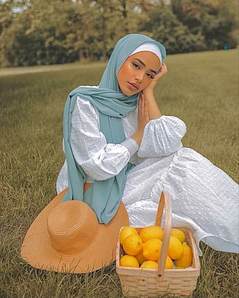 Batul Bazzi Instagram, Batul Bazzi Summer Outfits, Hijab Style Photo, Cute Abaya Hijab Outfit, Summer Outfits For Hijab Girl, Bazzi Batul Outfits, Hijab Streetwear Outfit Summer, Hejap Style Outfit, Cute Muslim Outfits Summer