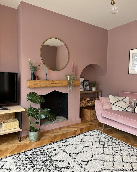 29 Pink Living Rooms That Will Convince You to Redecorate Pink And Green Decor Living Room, Pink Country Living Room, Dusty Rose Living Room Ideas, Curtains For Pink Walls Living Rooms, Living Room With Painted Ceiling, Pink Walls Green Curtains, Blush And Black Living Room, Blush And Green Living Room, Blush Walls Living Room