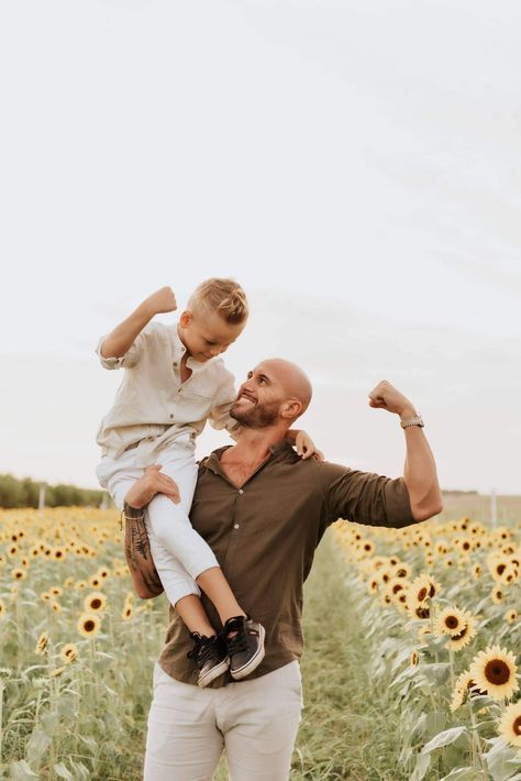 Father And Son Family Photos, Daddy Son Photoshoot Outdoor, Father And Son Fall Pictures, Father And Daughters Photo Ideas, Father And Me Photography, Father Son Picture Ideas, Single Dad Photoshoot, Father Son Photoshoot Ideas, Father And Son Photoshoot Ideas