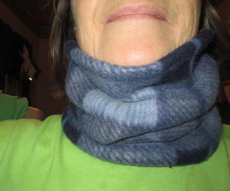 Homemade Fleece Neck Gaiter: These fleece neck gaiters are easy to make and take very little time to complete. They are great for keeping your face/neck warm in the winter. Different Colors Of Purple, Fleece Sewing Projects, Fleece Projects, Neck Gator, Sewing Christmas Gifts, Fleece Neck Warmer, Useful Projects, Fleece Headbands, Sewing Fleece