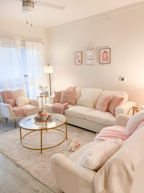 Girly Living Room, Apartment Lounge, Pink Apartment, College House Decor, Girly Apartment, Cute Living Room, Girly Apartments, Dorm Living Room, Girly Apartment Decor