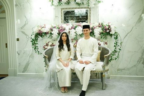 Malay Wedding Dress Nikah, Tunku Aminah, Melayu Wedding, Malay Wedding Dress, Pose Prewedding, Baju Kahwin, Nikah Outfit, Nikah Dress, Wedding Photoshoot Props