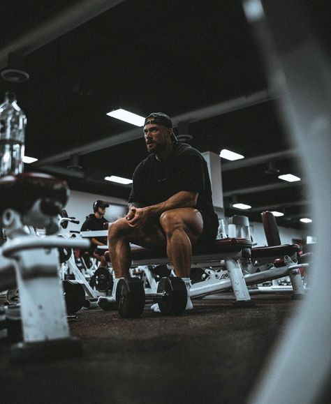 Fitness Aesthetic Gym Male, Men Gym Photography, Fitness Lifestyle Aesthetic Men, How To Take Gym Pictures, Gym Film Photography, Gym Photography Men Photoshoot, Healthy Man Aesthetic, Gym Lifestyle Photography, Men Gym Photoshoot