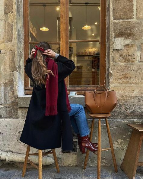 All Posts • Instagram French Outfit Winter, French Winter Outfits, Parisian Winter Outfits, Chic French Outfits, Parisian Women Style, Parisian Winter, Style Parisian Chic, French Outfits, Parisian Aesthetic