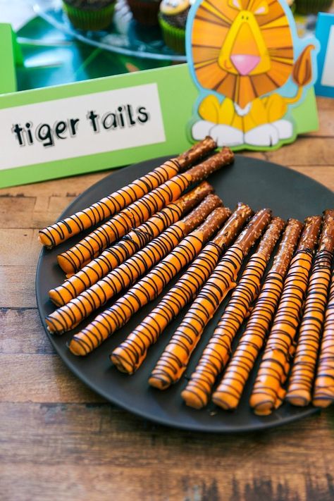 Wild One Menu Ideas, Diy Animal Party Decorations, Welcome To The Jungle Birthday Party, Wild Kratts Birthday Party Ideas, Diy Zoo Decorations, Wildlife Party Theme, Safari Birthday Party Games, Jungle Party Cake, Jungle Party Decorations Diy