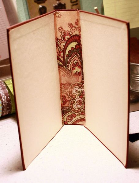 Altered Book Art, 1000 Lifehacks, Handmade Journals Diy, Altered Book Journal, Book Binding Diy, Vintage Junk Journal, Up Book, Creative Journal, Diy Journal