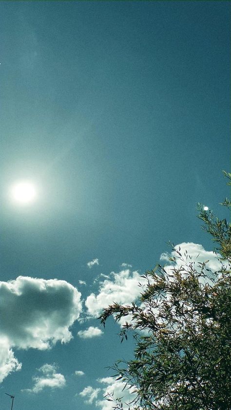 Sunny day sky | UK [Video] | Sky photography, Nature photography, Landscape photography Cool Videos Aesthetic, Watlington Oxfordshire, Sky Videos Aesthetic, Aesthetic Sky Videos, Beautiful Sky Photography, Nature Videos For Reels, Good Morning Photography, Sky Aesthetic Videos, Aesthetic Nature Videos