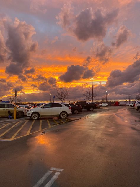 Real Sky Pics, Sunset Parking Lot, Pretty Sky Pictures, Sky Pictures Real Life, Parking Lot Aesthetic, Aesthetic Sky Pictures, Pictures Of The Sky, Sky Picture, Sunrise Pictures