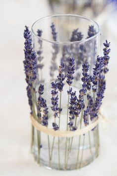 Vintage Weddings, Lavender Wedding Bouquets, Dried Lavender Wedding, Purple Table Settings, Lavender Wedding Bouquet, Purple Table, Bridal Shower Planning, 카페 인테리어 디자인, Rustic Weddings