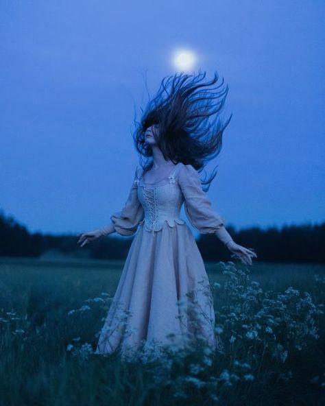 Looking At The Sky, Summer Magic, Gothic Photography, Fairytale Aesthetic, Fairytale Photography, Moon Photography, Look At The Sky, Season Of The Witch, The Full Moon