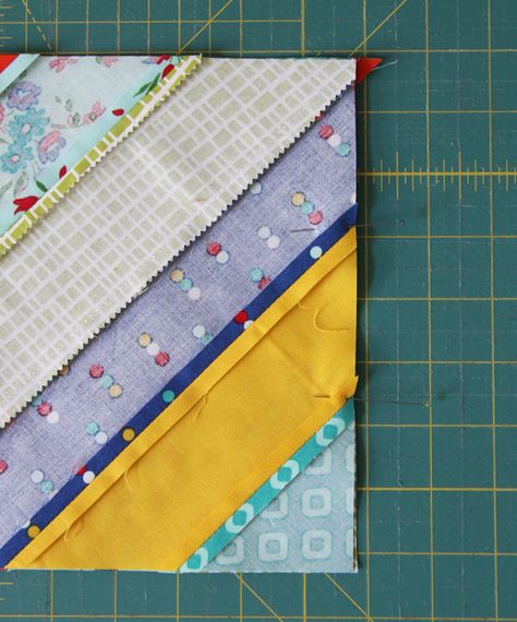 There are a few different ways to make these diagonal quilt blocks…but by far my favorite method is this tube method below.  These are fairly easy blocks to make, but I wouldn’t  recomm… Molde, Patchwork, Stripe Quilt Pattern, Strip Quilting, Diagonal Quilt, Strip Quilt Patterns, Stripe Quilt, Strip Quilt, Quilting Tutorial