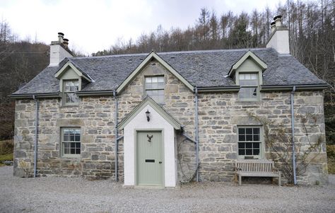 Scottish Stone House, Stone Cottages Exterior, Stone House Porch Ideas, Scottish House Plans, Scottish Cottage Exterior, Scottish Home Exterior, Scottish Stone Cottage, Uk Cottage Exterior, Irish Home Exterior