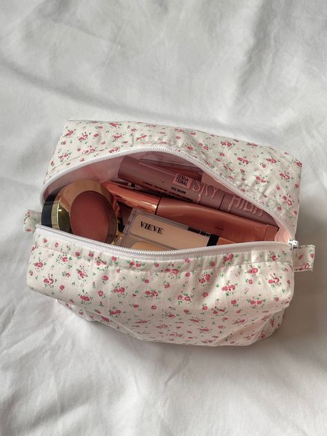 Kawaii, Couture, Pink Floral Makeup Bag, Makeup Bag Floral, Floral Makeup Bag Aesthetic, Makeup Bag Cute, Cute Toiletry Bag, Makeup Pouch Aesthetic, Pouch Aesthetic