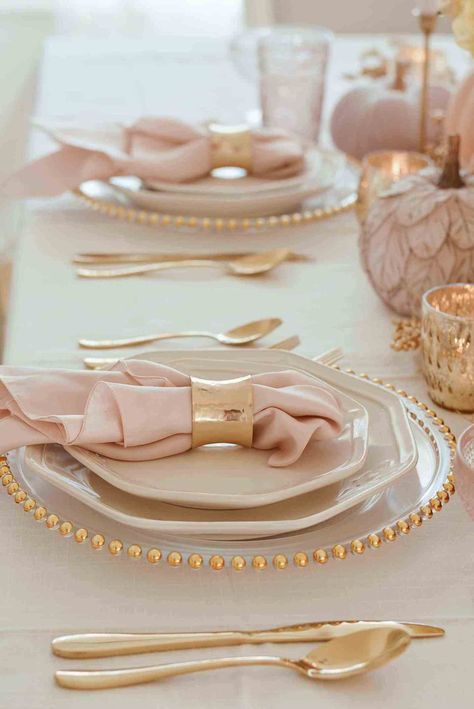 A Peach Table Settings Banquet, Pink Tablescape Round Table, Pink Gold Table Decor, Pink White Gold Table Setting, Pink And Gold Tea Party Table Settings, Pink Party Plates Table Settings, Dinner Bridal Shower Food, Pink White And Gold Table Setting, Winter Brunch Table Setting