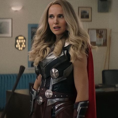 Natalie Portman Love And Thunder, Natalie Portman Thor Love And Thunder, Thor Love And Thunder Jane Foster, Jane Foster Thor Love And Thunder, Natalie Portman Thor, Jane Foster Thor, Thor Girl, Lady Thor, Natalie Portman Hot