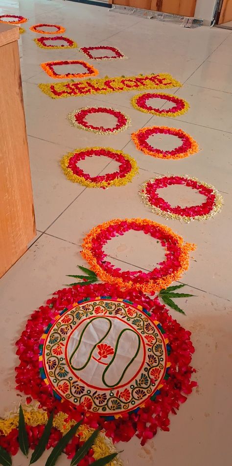 Flower decorations for kanku pagla of bridal Decoration For Kankupagla, Bridal Welcome Ideas At Home, Flower Rangoli For Ganpati, Flower Decoration Rangoli, Kunku Pagla Decoration, Tapasvi Decoration At Home, Kaku Pagala Decoration, Welcome Decoration With Flowers, Baby Welcome Flower Decoration