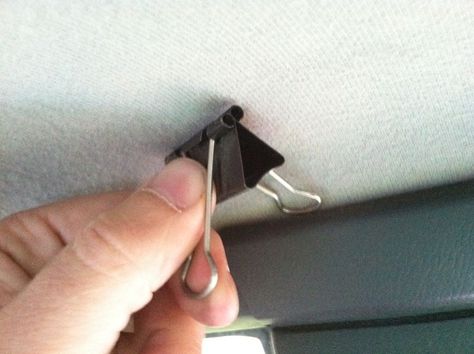 Binder clips along the ceiling of the truck to hold a sheet over the windows for privacy or a screen from the hot sun. Auto Camping, Rideaux Camping-car, Accessoires Camping Car, Bil Camping, Astuces Camping-car, Kangoo Camper, Zelt Camping, Minivan Camper Conversion, Camping Accesorios