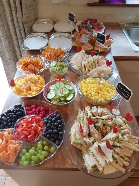 #home #food #essen #newyearfood #newyearatmosphere Simple Birthday Party Food, First Birthday Party Food Ideas, Birthday Party Snack Ideas, Party Food Snacks, Party Snack Table, Food Set Up, Birthday Snacks, Windows To The Soul, Lunch Party