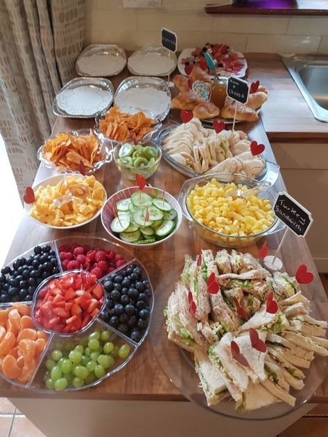 #home #food #essen #newyearfood #newyearatmosphere Simple Birthday Party Food, Sweet 16 Food Ideas Dinners, Easy Dinner Ideas Vegetarian, Easy Dinner Keto, First Birthday Party Food Ideas, Birthday Party Snack Ideas, Party Food Snacks, Breakfast High Protein, Dessert Bread Recipes