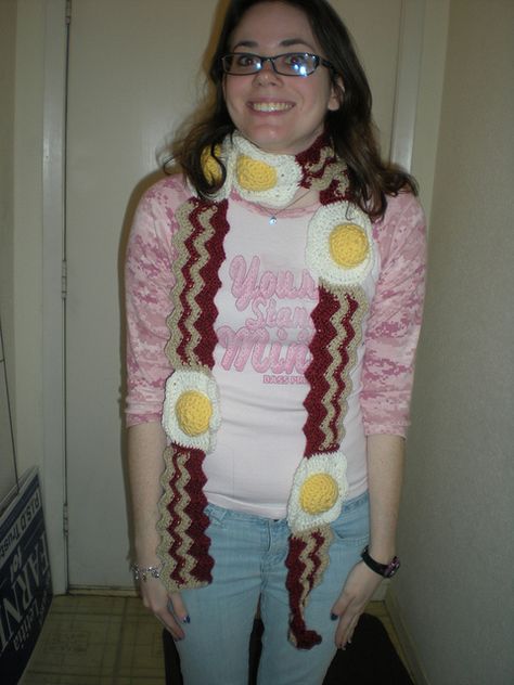 cause we all need a egg n bacon scarf :) ps this pattern is available on raverly Kimmy Gibbler, Twinkie Chan, Bacon And Eggs, Bacon Eggs, Odd Things, Fuller House, Crochet World, Scarf Crochet Pattern, Yarn Projects