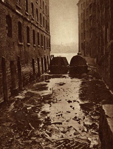 London Slums, Samuel Pepys, Historic Photography, Historical London, 19th Century London, Victorian London, London History, London Pictures, Vintage Everyday