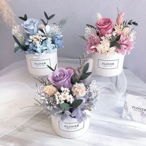 Small Box Flower Arrangements, Small Flower Box Gift, Round Box Flower Arrangements, Box Of Flowers Gift, Flowers In Box Gift, Flower Arrangements In Boxes, Box Arrangement Flower, Flowers Box Ideas, Boxed Flowers Arrangement