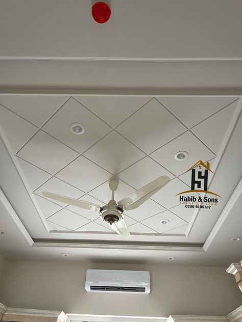 Grand False Ceiling Designs, Simple Dinning Ceiling Design, False Ceiling Gallery, Hall Wall Ceiling Design, Pop Kitchen Design Ceiling, Kitchen Pop Roof Design, Gypsum False Ceiling For Hall Modern, Wall Sealing Design, Kitchen Pop Design Simple