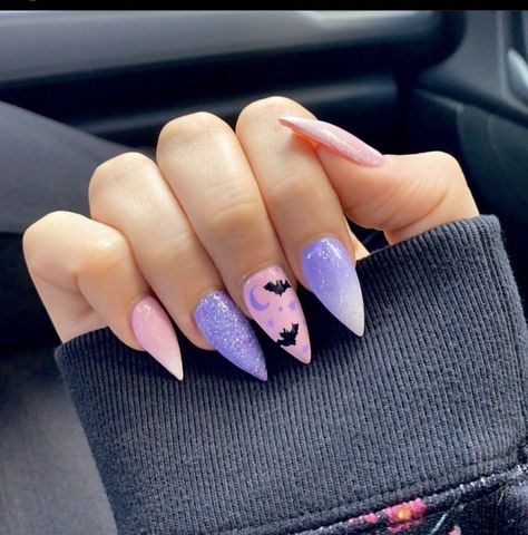 Pastel Halloween Nails, Nails Design Disney, Halloween Nails Cute, Pastel Goth Nails, Goth Nail Art, Nails Art Tutorial, Spooky Halloween Nails, Disney Halloween Nails, Spirit Nails