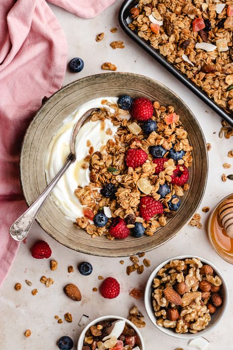 Granola Advertising, Healthy Snacks Photos, Granola Bowl Photography, Granola Food Photography, Granola Product Photography, Granola Healthy Recipe, Air Fryer Granola, Granola Ideas, Healthy Food Plate