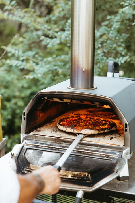 Things To Cook In Pizza Oven, Pizza Oven Party Ideas, Pizza Party Display Ideas, Homemade Pizza Party Ideas, Pizza Party Toppings, Pizza Party At Home, Elegant Pizza Party Decor, Ooni Pizza Party, Adult Pizza Party Ideas