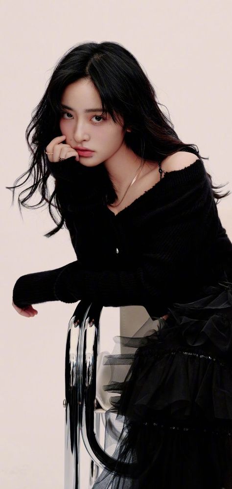 Korean Fashion Kpop Inspired Outfits, Shen Yue, Korean Fashion Kpop, Female Character Inspiration, Classy Photography, Column Gown, Aesthetic People, All Black Outfit, Chinese Actress